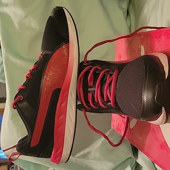 Puma Other - Mens Puma size 10.5 Blk/ red. Hardly worn.